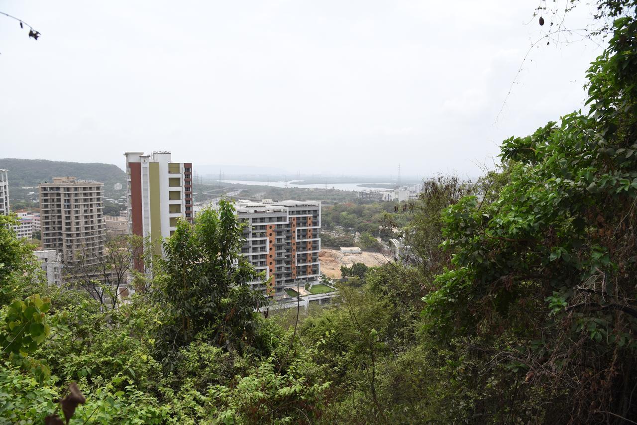 The Sky Inn Navi Mumbai Exterior photo